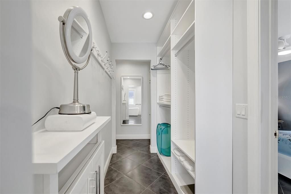 Active With Contract: $915,000 (3 beds, 3 baths, 2468 Square Feet)