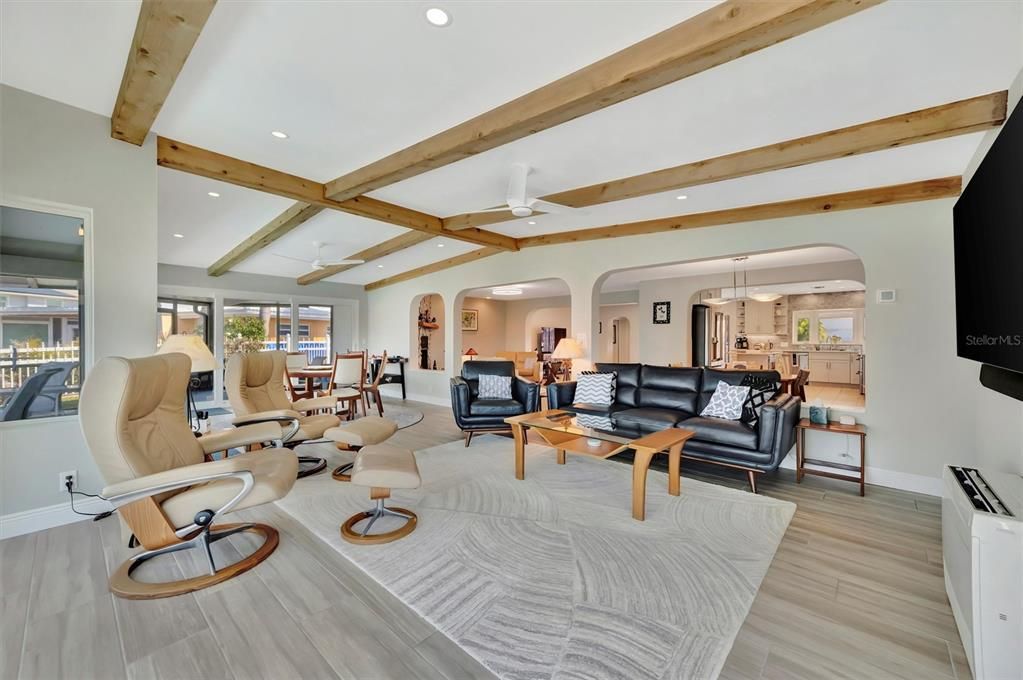 Active With Contract: $915,000 (3 beds, 3 baths, 2468 Square Feet)