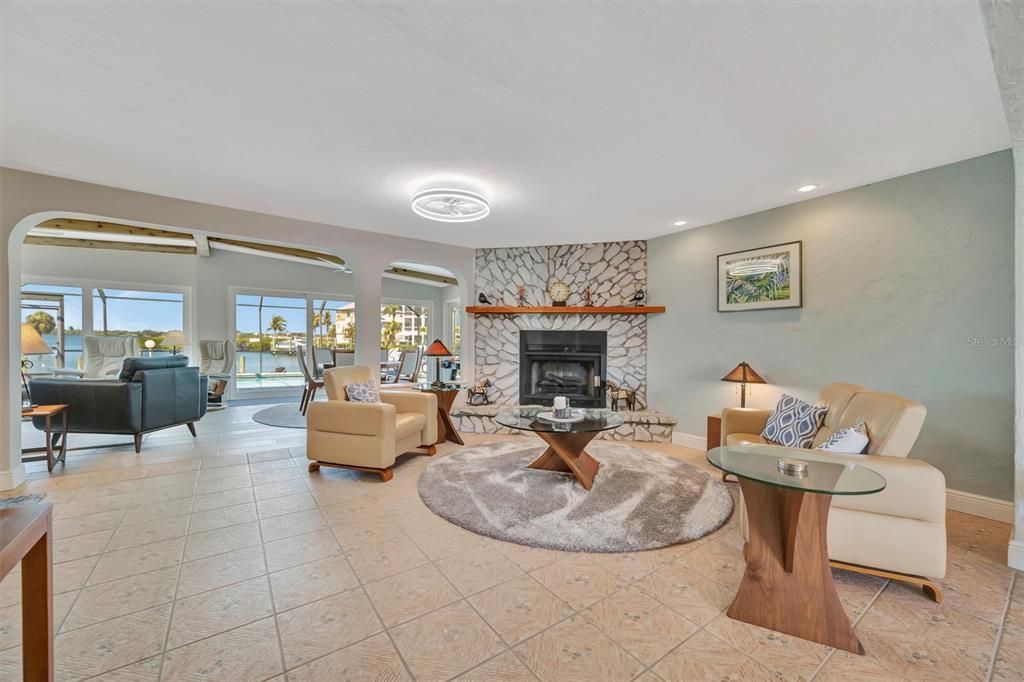 Active With Contract: $915,000 (3 beds, 3 baths, 2468 Square Feet)