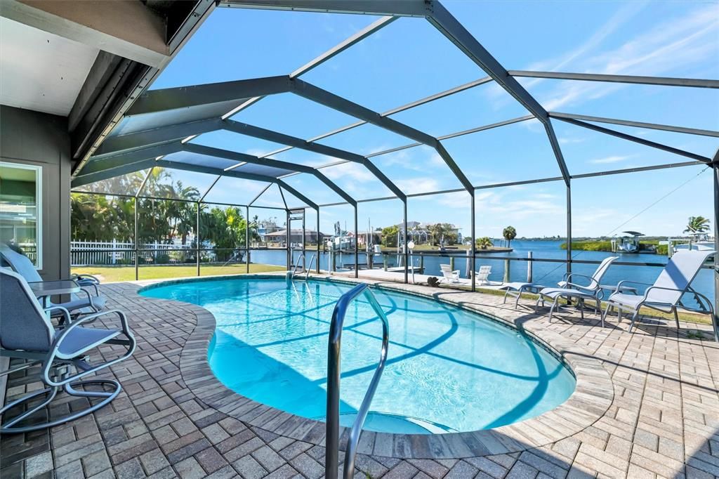 Active With Contract: $915,000 (3 beds, 3 baths, 2468 Square Feet)