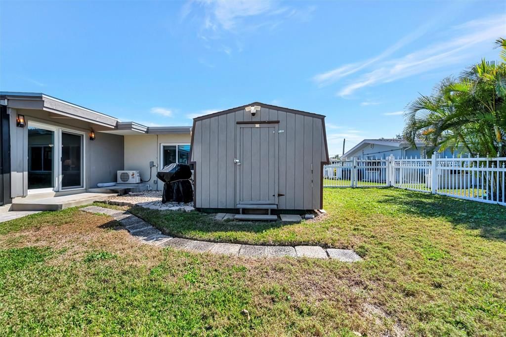 Active With Contract: $915,000 (3 beds, 3 baths, 2468 Square Feet)