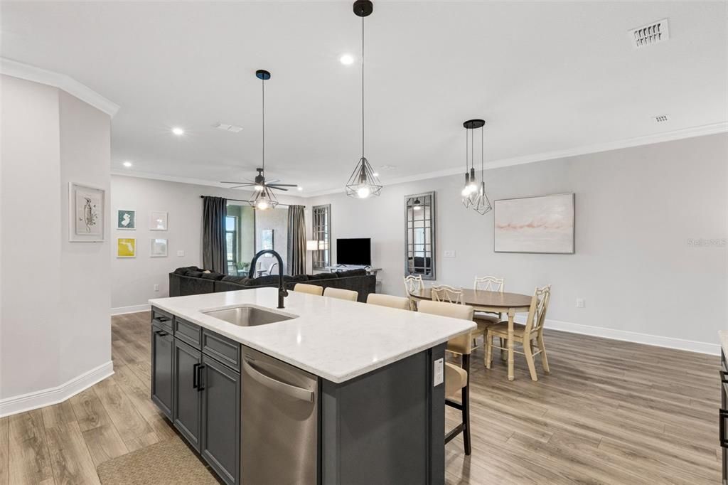 En Venta: $489,900 (4 camas, 3 baños, 2574 Pies cuadrados)