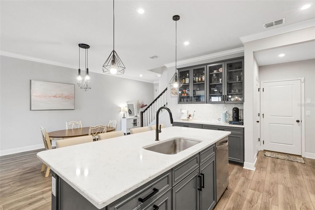 En Venta: $489,900 (4 camas, 3 baños, 2574 Pies cuadrados)