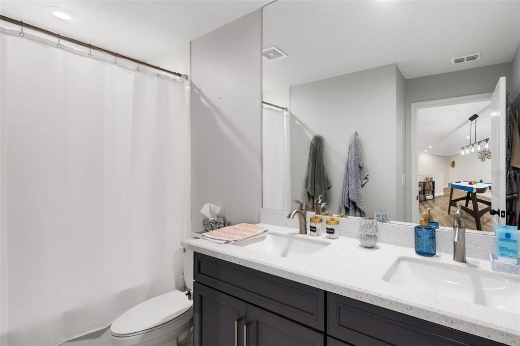 En Venta: $489,900 (4 camas, 3 baños, 2574 Pies cuadrados)