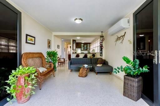 В аренду: $2,800 (2 спален, 1 ванн, 900 Квадратных фут)