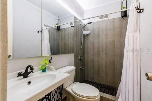 В аренду: $2,800 (2 спален, 1 ванн, 900 Квадратных фут)