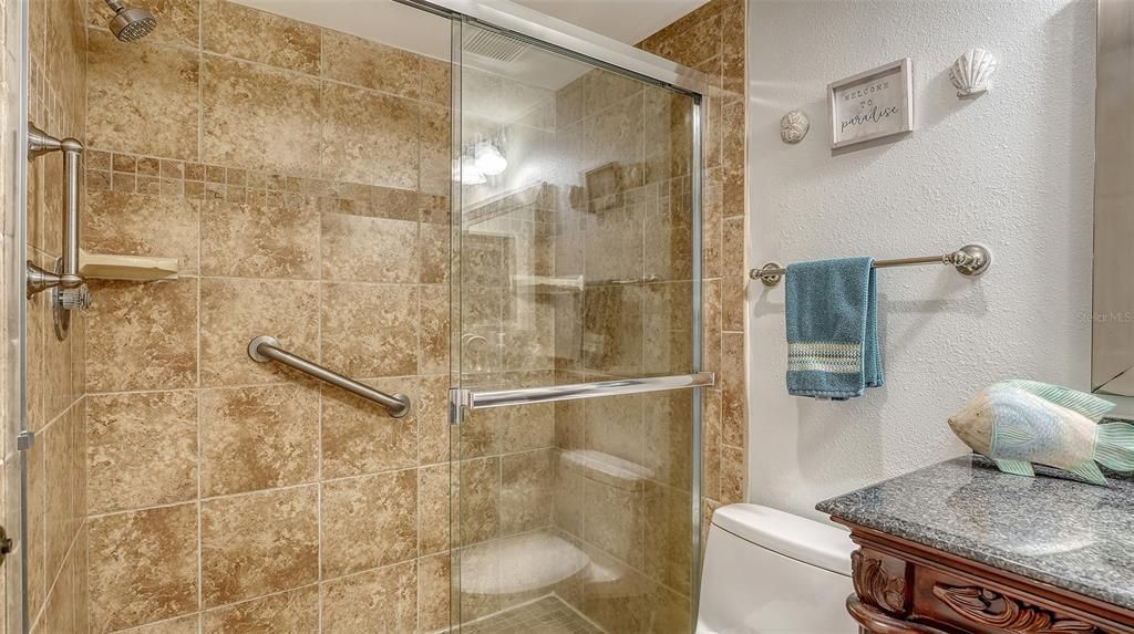 Под контрактом: $569,000 (2 спален, 2 ванн, 1293 Квадратных фут)