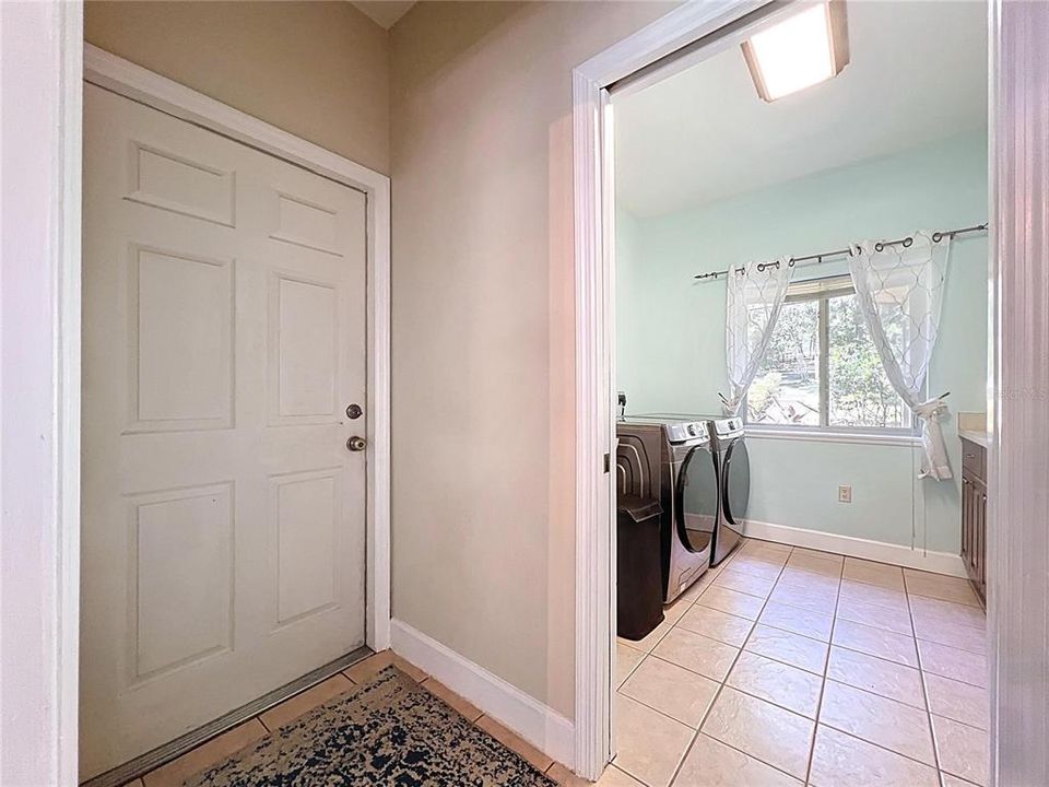 Activo con contrato: $799,900 (4 camas, 3 baños, 3018 Pies cuadrados)