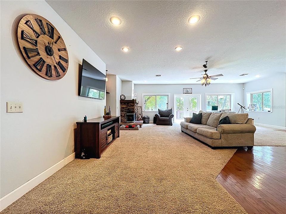 Activo con contrato: $799,900 (4 camas, 3 baños, 3018 Pies cuadrados)