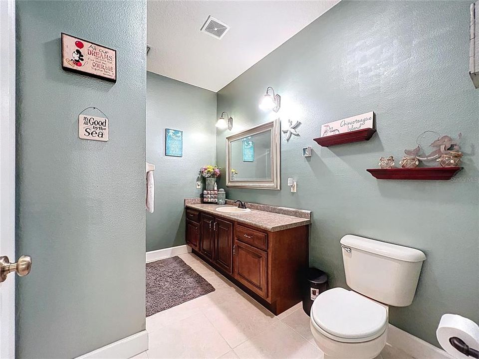 Activo con contrato: $799,900 (4 camas, 3 baños, 3018 Pies cuadrados)