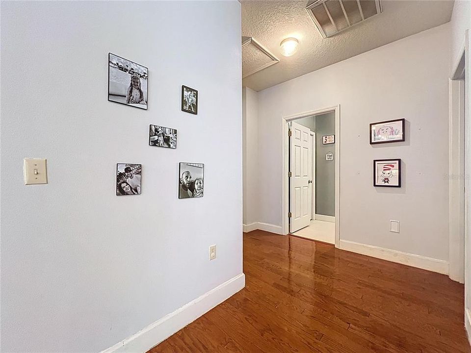 Activo con contrato: $799,900 (4 camas, 3 baños, 3018 Pies cuadrados)
