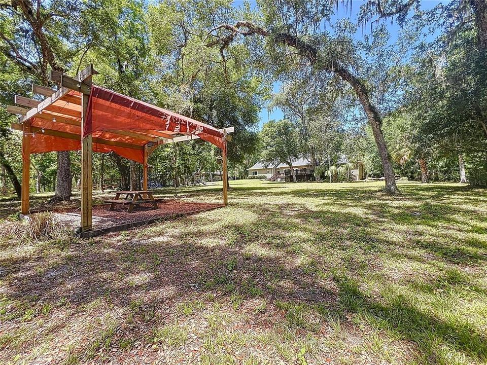 Activo con contrato: $799,900 (4 camas, 3 baños, 3018 Pies cuadrados)