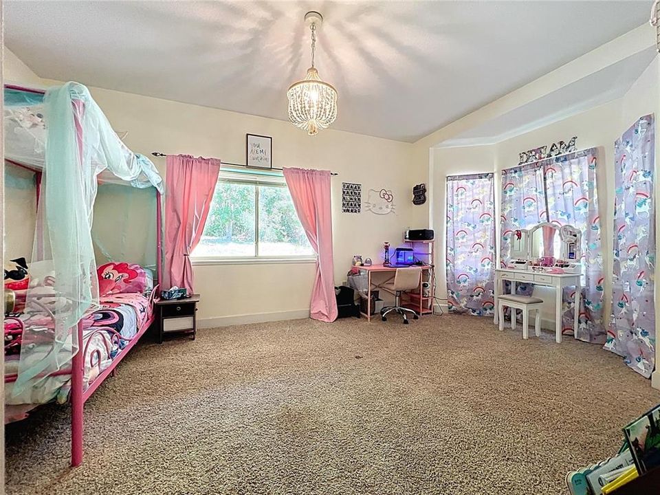 Activo con contrato: $799,900 (4 camas, 3 baños, 3018 Pies cuadrados)