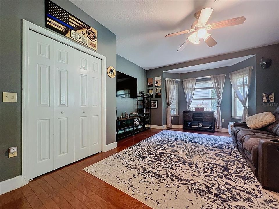 Activo con contrato: $799,900 (4 camas, 3 baños, 3018 Pies cuadrados)