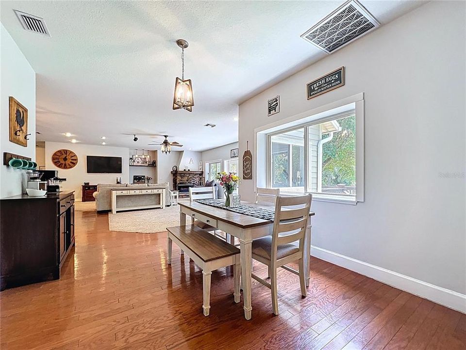 Activo con contrato: $799,900 (4 camas, 3 baños, 3018 Pies cuadrados)