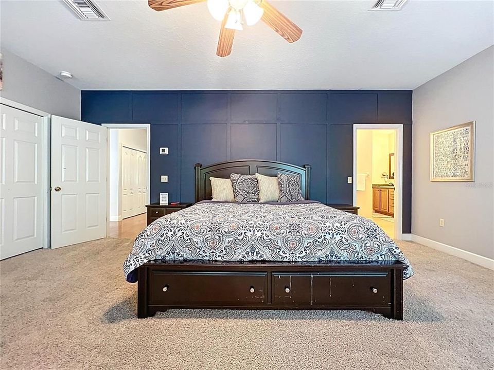 Activo con contrato: $799,900 (4 camas, 3 baños, 3018 Pies cuadrados)