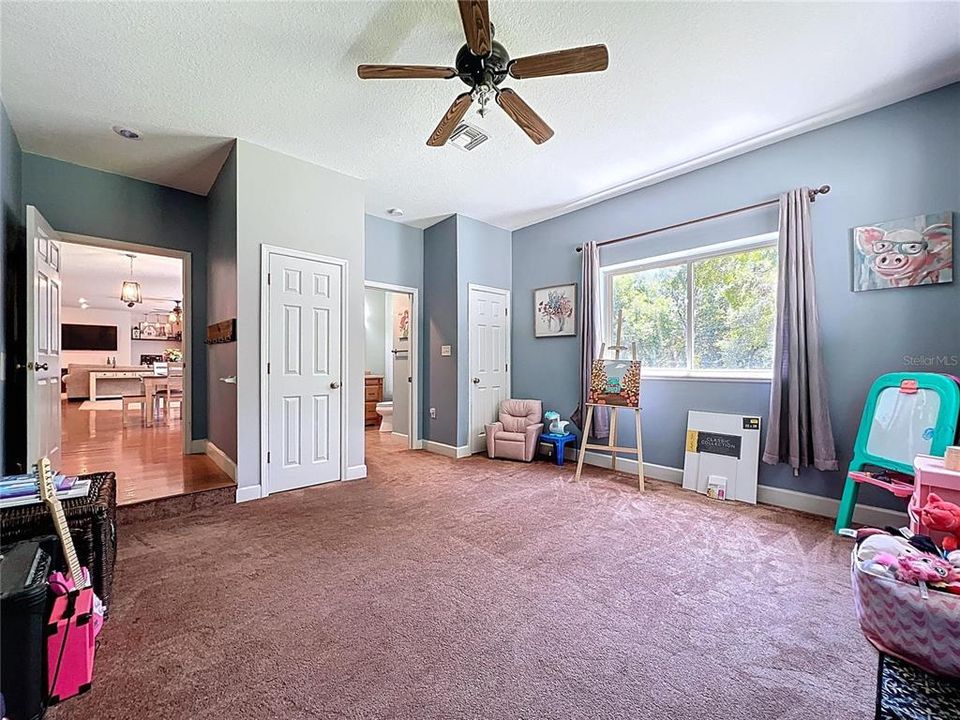 Activo con contrato: $799,900 (4 camas, 3 baños, 3018 Pies cuadrados)