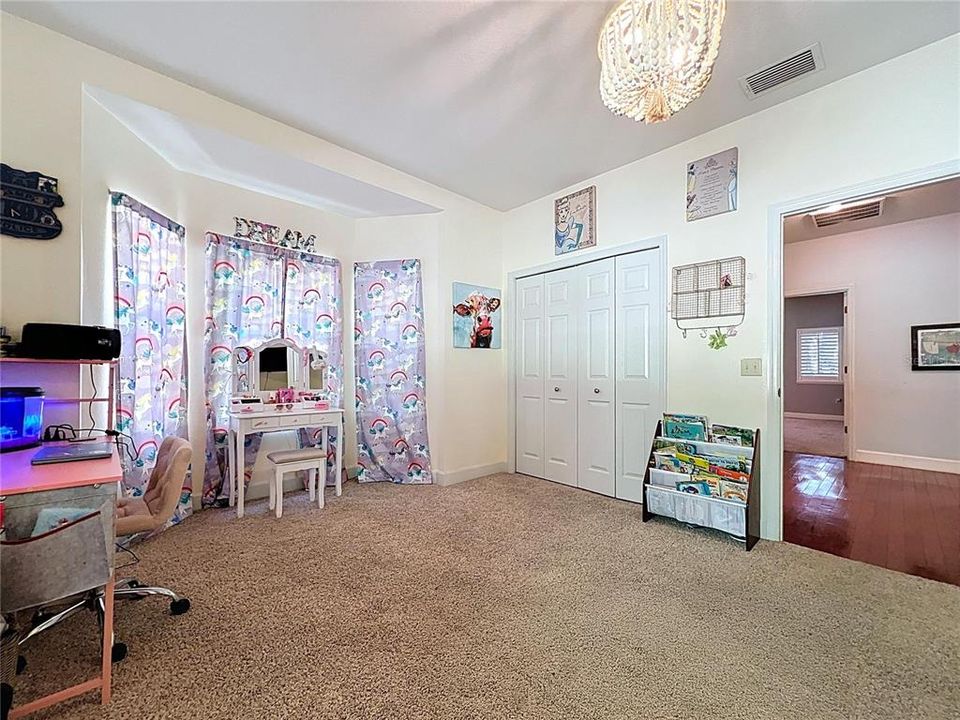 Activo con contrato: $799,900 (4 camas, 3 baños, 3018 Pies cuadrados)