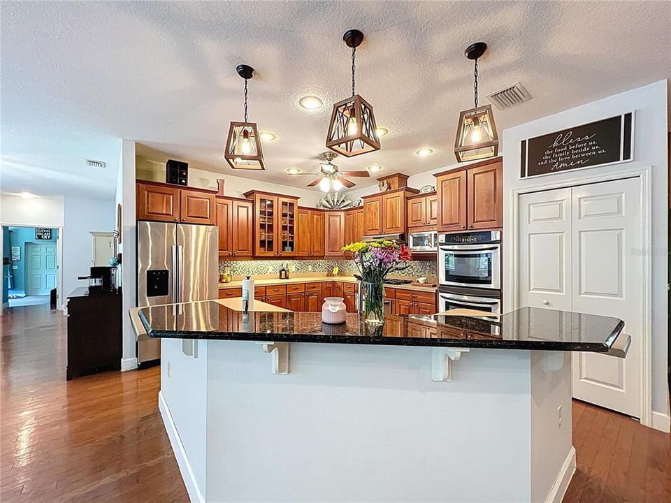 Activo con contrato: $799,900 (4 camas, 3 baños, 3018 Pies cuadrados)