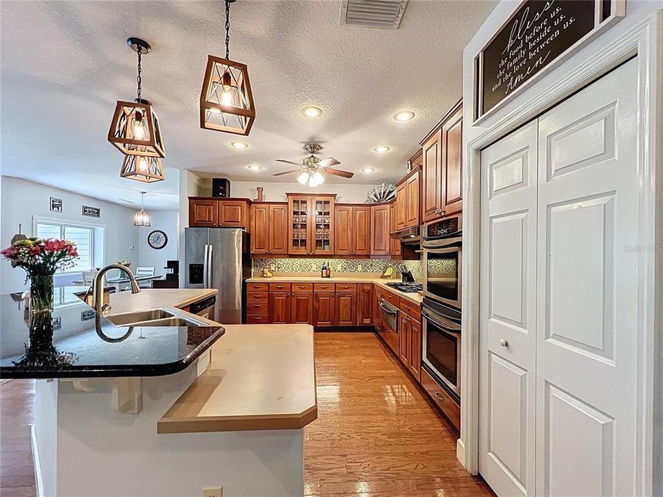 Activo con contrato: $799,900 (4 camas, 3 baños, 3018 Pies cuadrados)