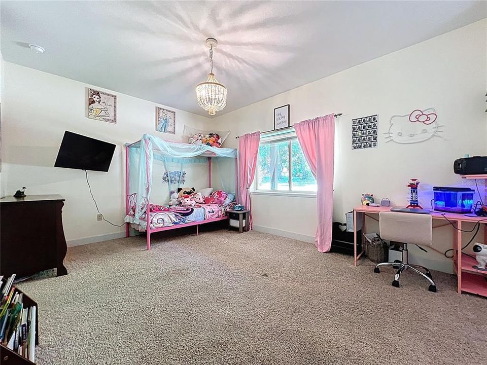 Activo con contrato: $799,900 (4 camas, 3 baños, 3018 Pies cuadrados)