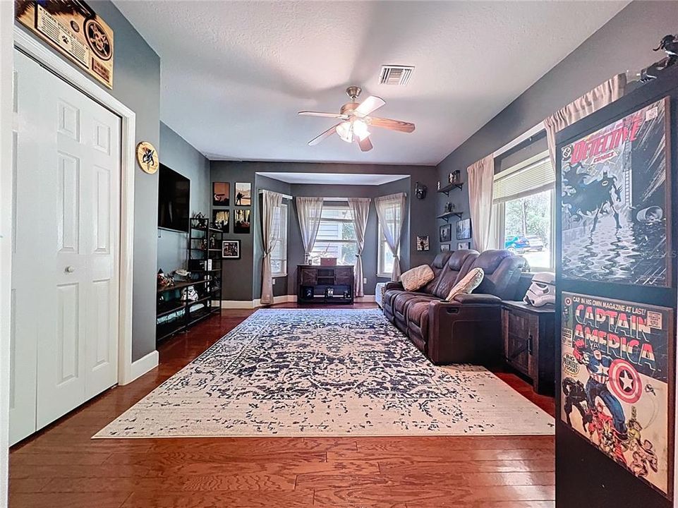 Activo con contrato: $799,900 (4 camas, 3 baños, 3018 Pies cuadrados)