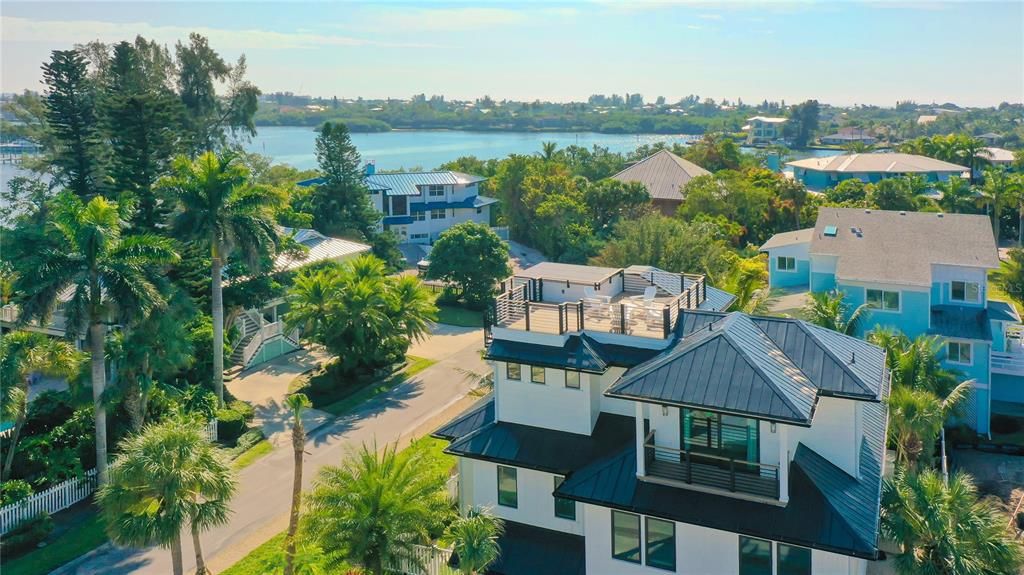 For Sale: $3,550,000 (4 beds, 4 baths, 2950 Square Feet)
