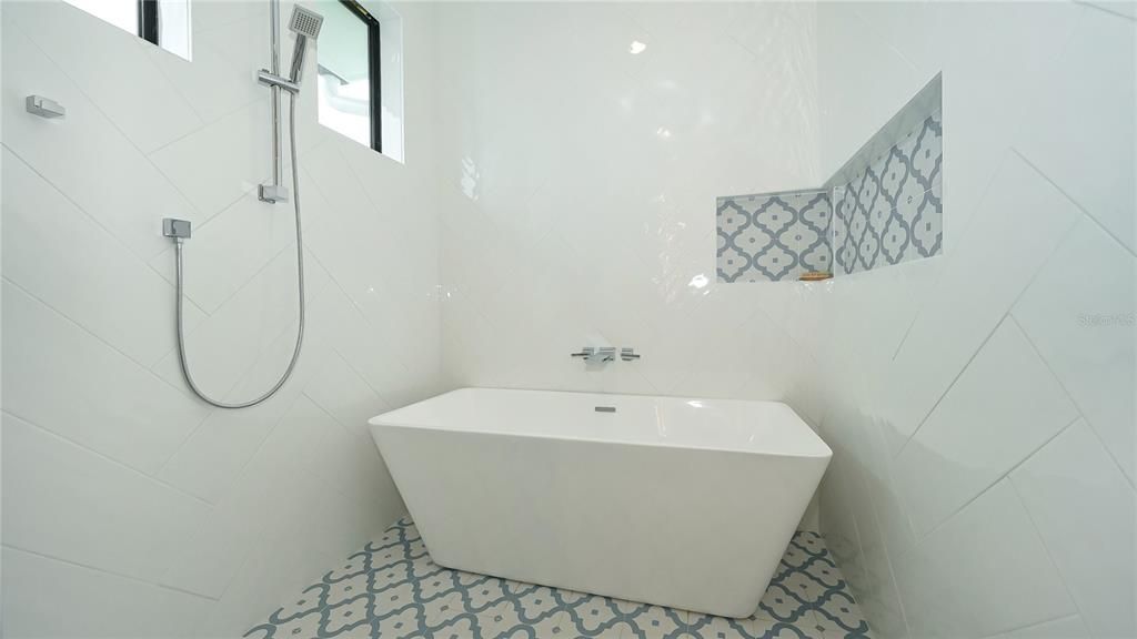 For Sale: $3,550,000 (4 beds, 4 baths, 2950 Square Feet)