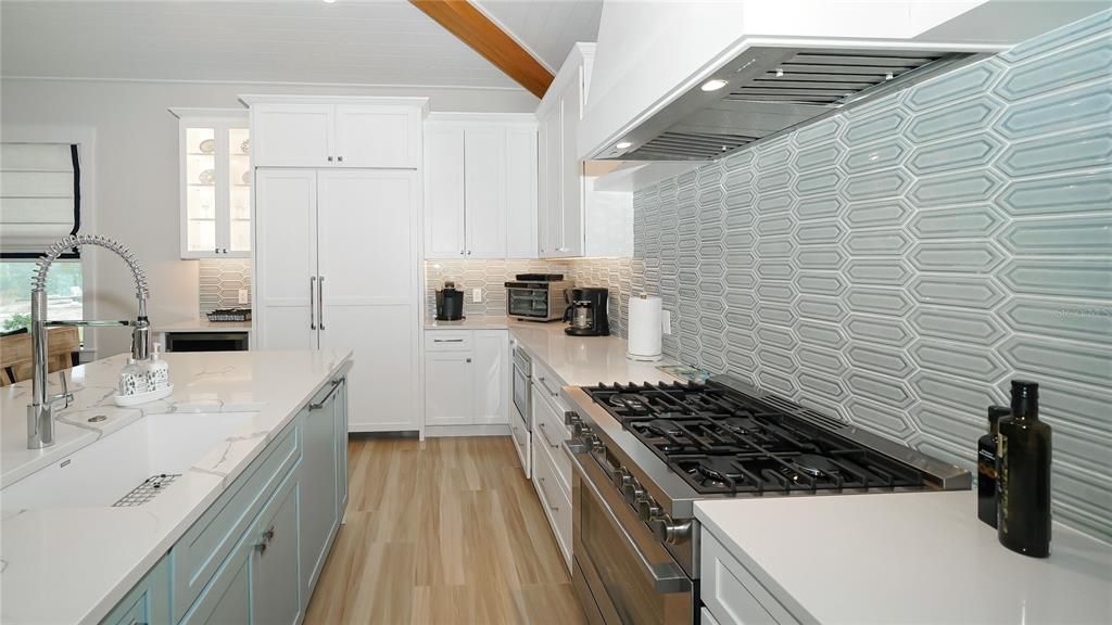 For Sale: $3,550,000 (4 beds, 4 baths, 2950 Square Feet)