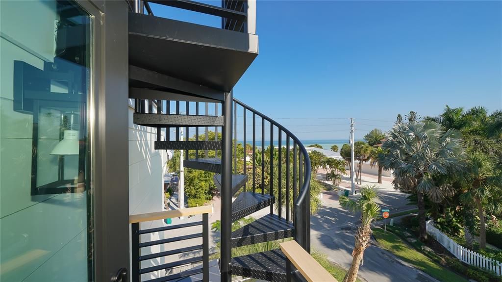 For Sale: $3,550,000 (4 beds, 4 baths, 2950 Square Feet)