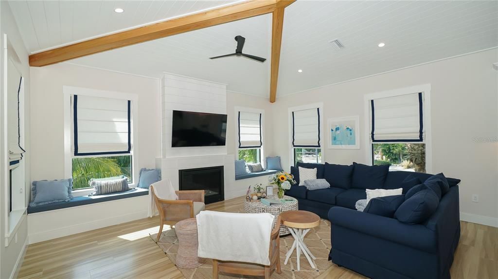 For Sale: $3,550,000 (4 beds, 4 baths, 2950 Square Feet)