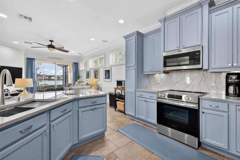 Active With Contract: $457,500 (3 beds, 2 baths, 1675 Square Feet)