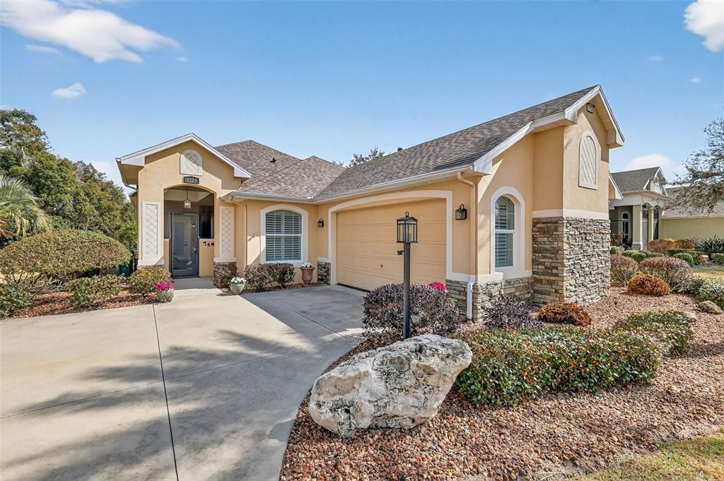 Active With Contract: $457,500 (3 beds, 2 baths, 1675 Square Feet)