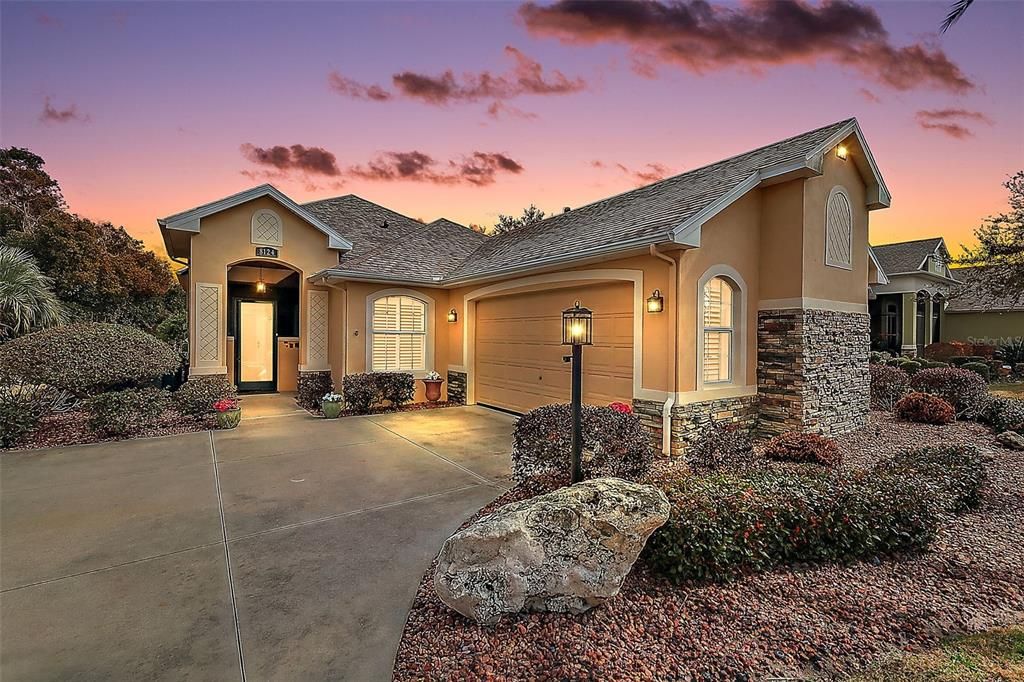 Active With Contract: $457,500 (3 beds, 2 baths, 1675 Square Feet)