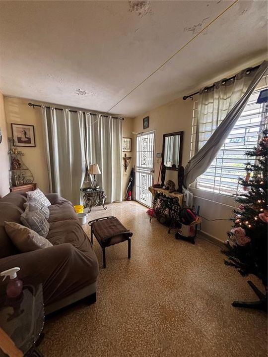 En Venta: $230,000 (3 camas, 1 baños, 1200 Pies cuadrados)