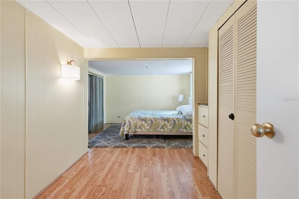 Active With Contract: $115,000 (2 beds, 1 baths, 814 Square Feet)