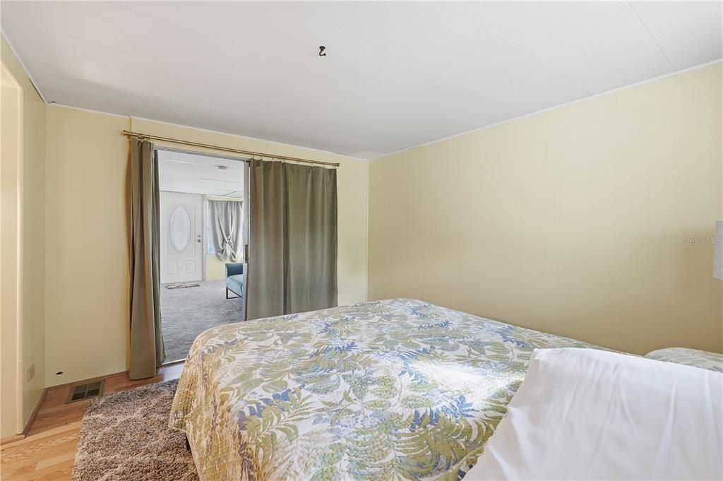 Active With Contract: $115,000 (2 beds, 1 baths, 814 Square Feet)