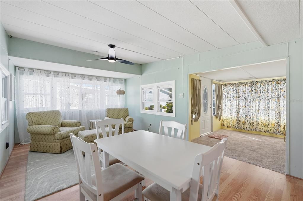 Active With Contract: $115,000 (2 beds, 1 baths, 814 Square Feet)