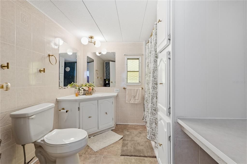 Active With Contract: $115,000 (2 beds, 1 baths, 814 Square Feet)