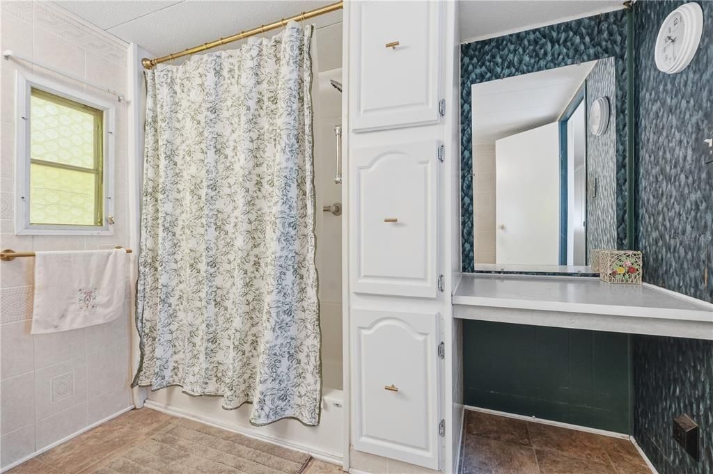 Active With Contract: $115,000 (2 beds, 1 baths, 814 Square Feet)
