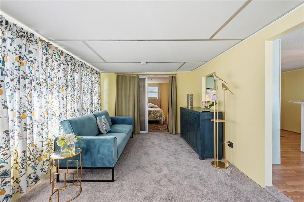 Active With Contract: $115,000 (2 beds, 1 baths, 814 Square Feet)