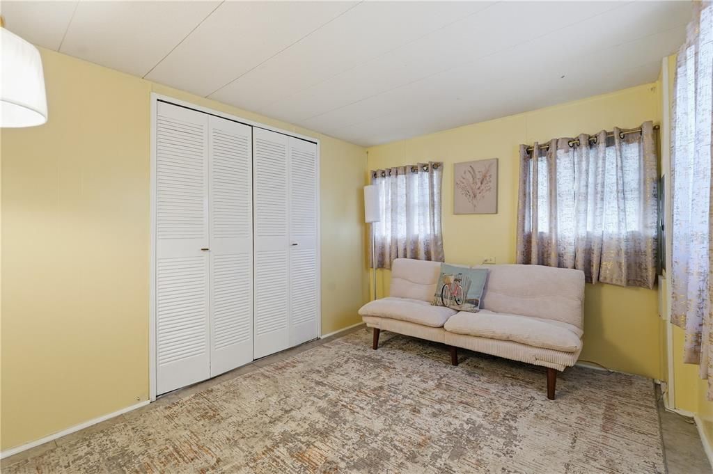 Active With Contract: $115,000 (2 beds, 1 baths, 814 Square Feet)