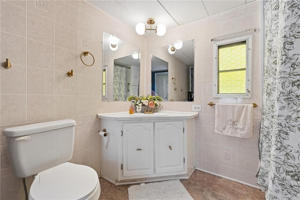 Active With Contract: $115,000 (2 beds, 1 baths, 814 Square Feet)