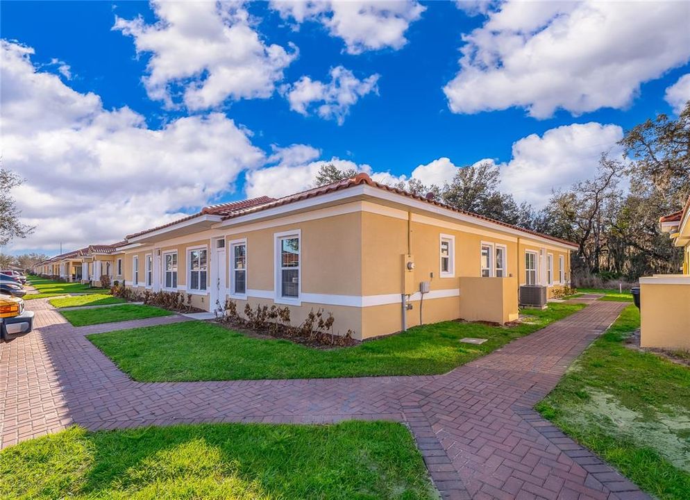 Под контрактом: $189,500 (3 спален, 2 ванн, 1067 Квадратных фут)