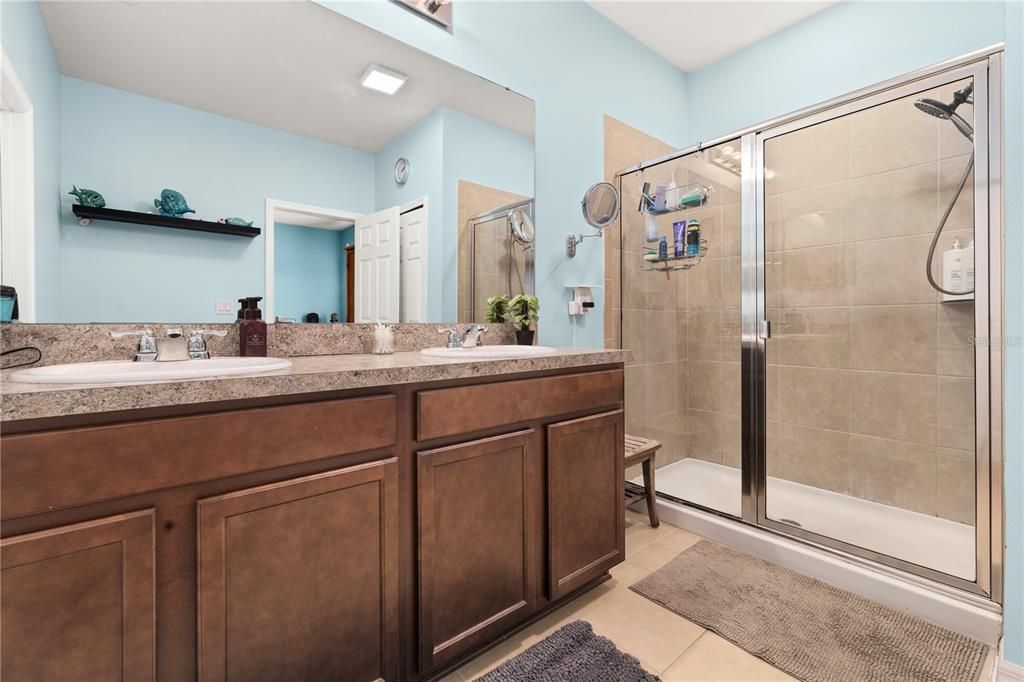 For Sale: $749,000 (5 beds, 3 baths, 2564 Square Feet)