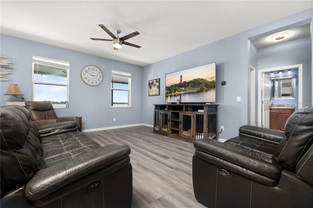 For Sale: $749,000 (5 beds, 3 baths, 2564 Square Feet)