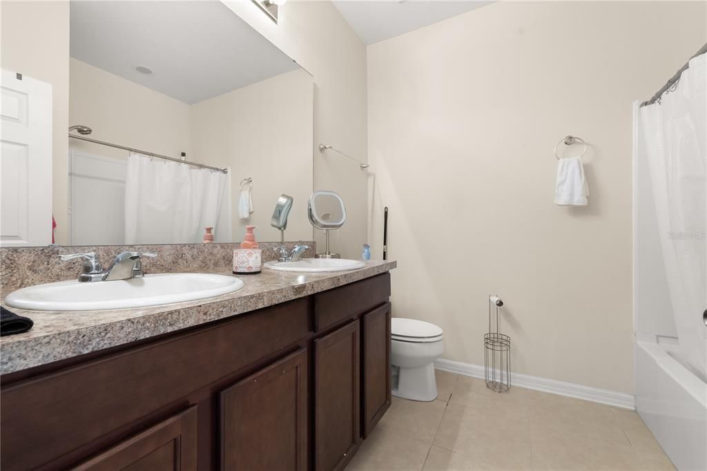 For Sale: $749,000 (5 beds, 3 baths, 2564 Square Feet)