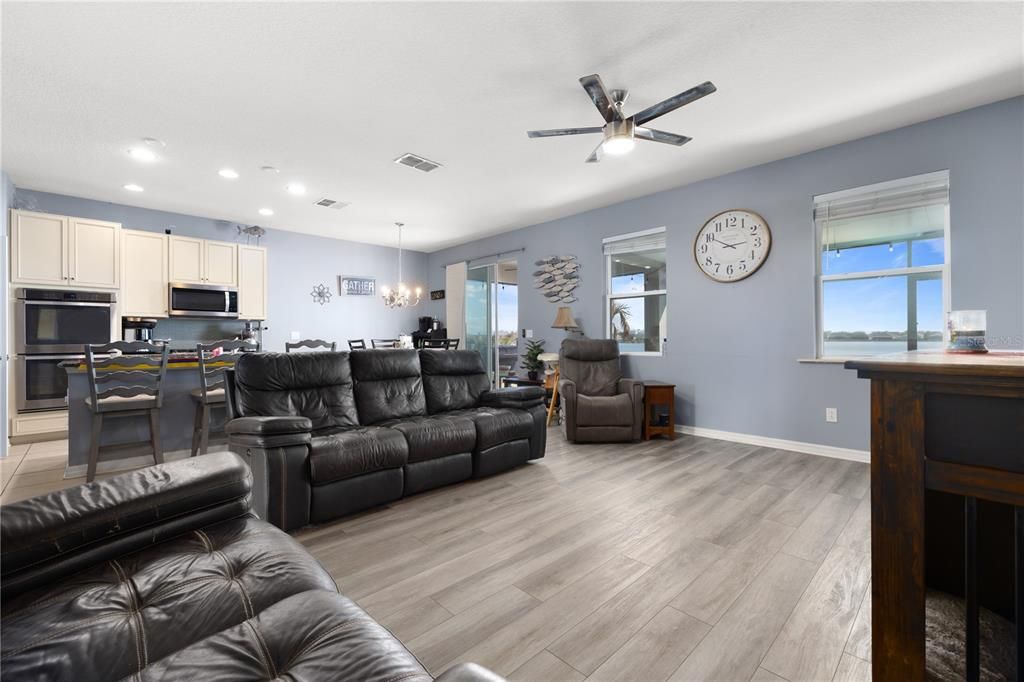 For Sale: $749,000 (5 beds, 3 baths, 2564 Square Feet)