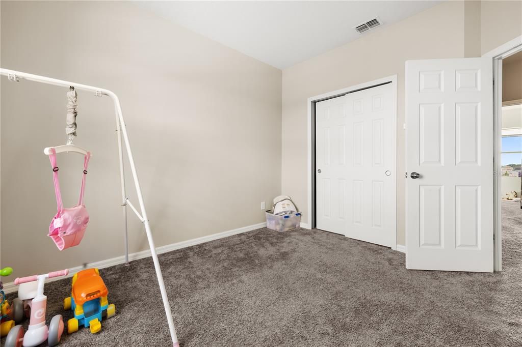 For Sale: $749,000 (5 beds, 3 baths, 2564 Square Feet)