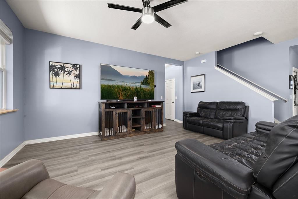 For Sale: $749,000 (5 beds, 3 baths, 2564 Square Feet)